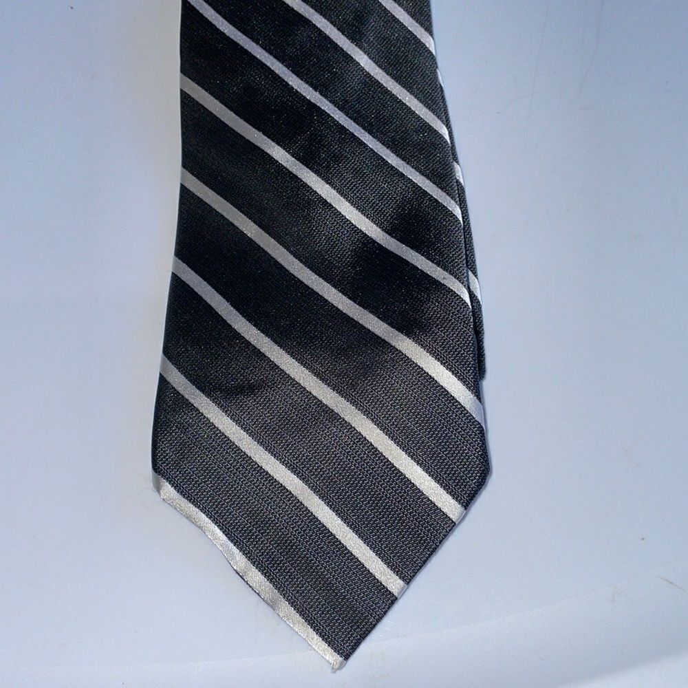 Beau Brummell Soho dark gray & white‎ striped silk tie